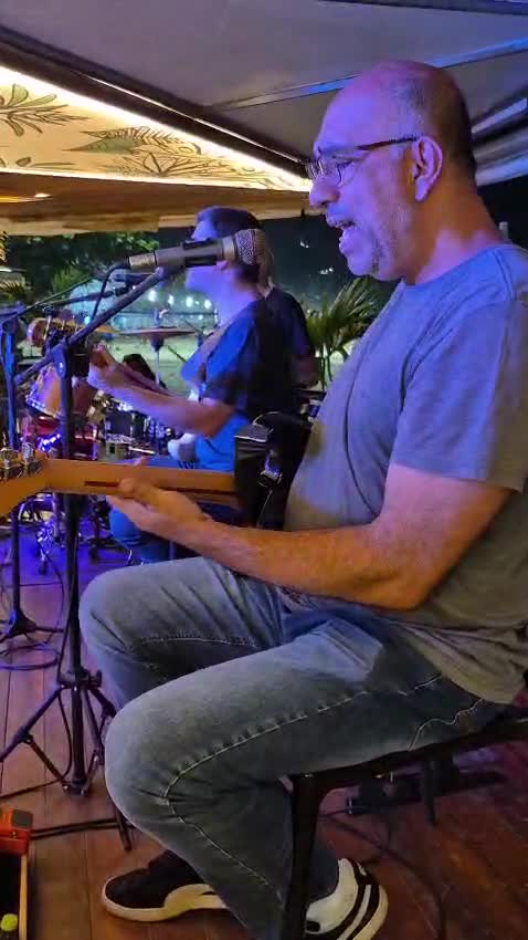 modern love WhatsApp Video 2025-02-14 at 10.04.59.mp4