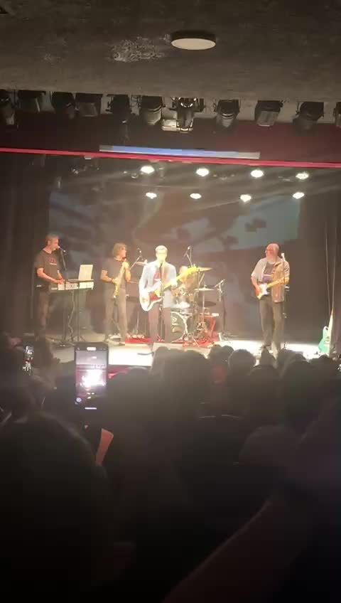 WhatsApp Video 2025-03-13 at 22.53.08.mp4