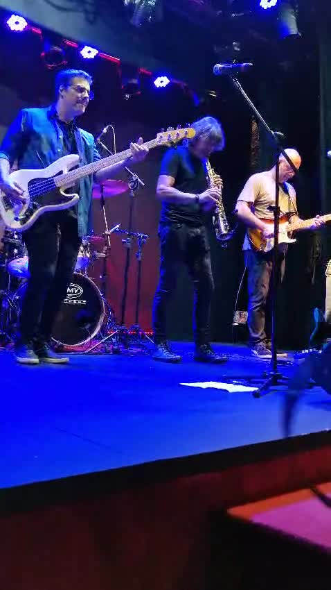 WhatsApp Video 2025-03-13 at 18.51.32.mp4