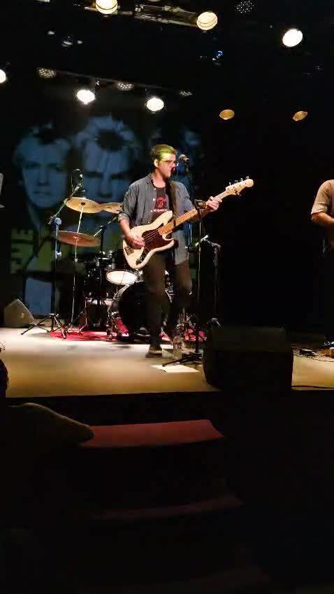 WhatsApp Video 2025-03-13 at 21.04.12.mp4