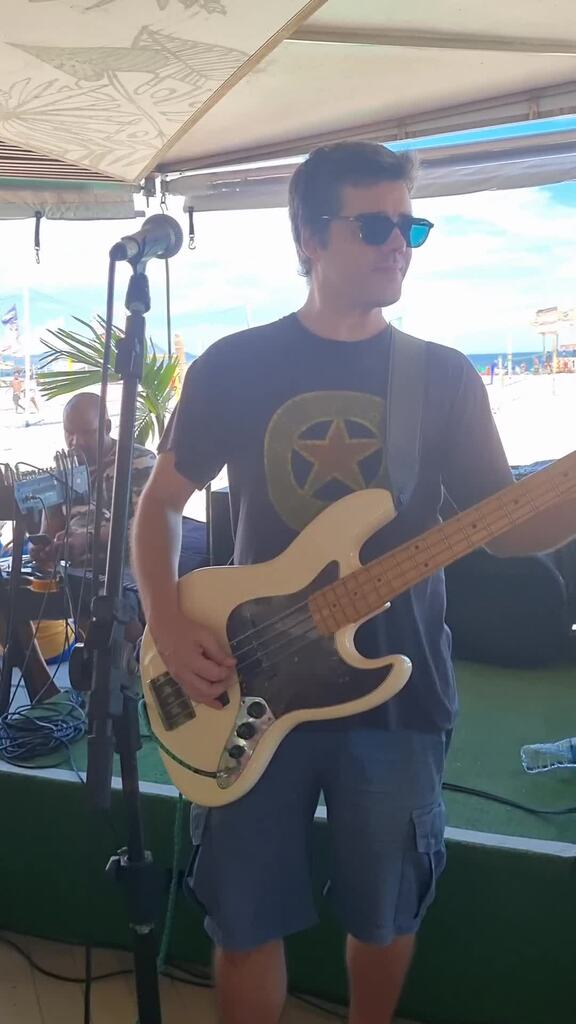 theres a light that never goeas out.mp4