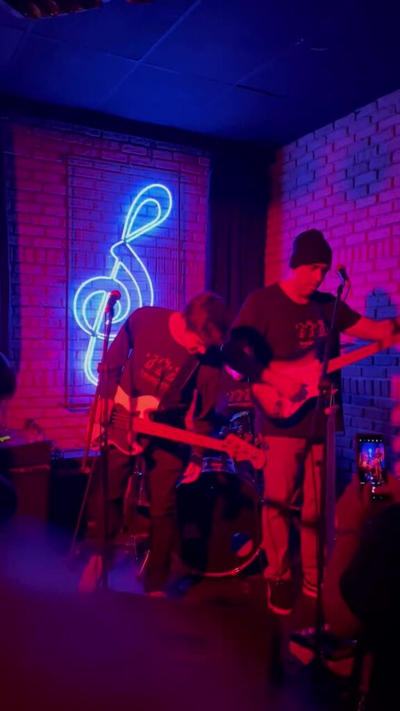 apresneta pat maia no bar das artes.MP4