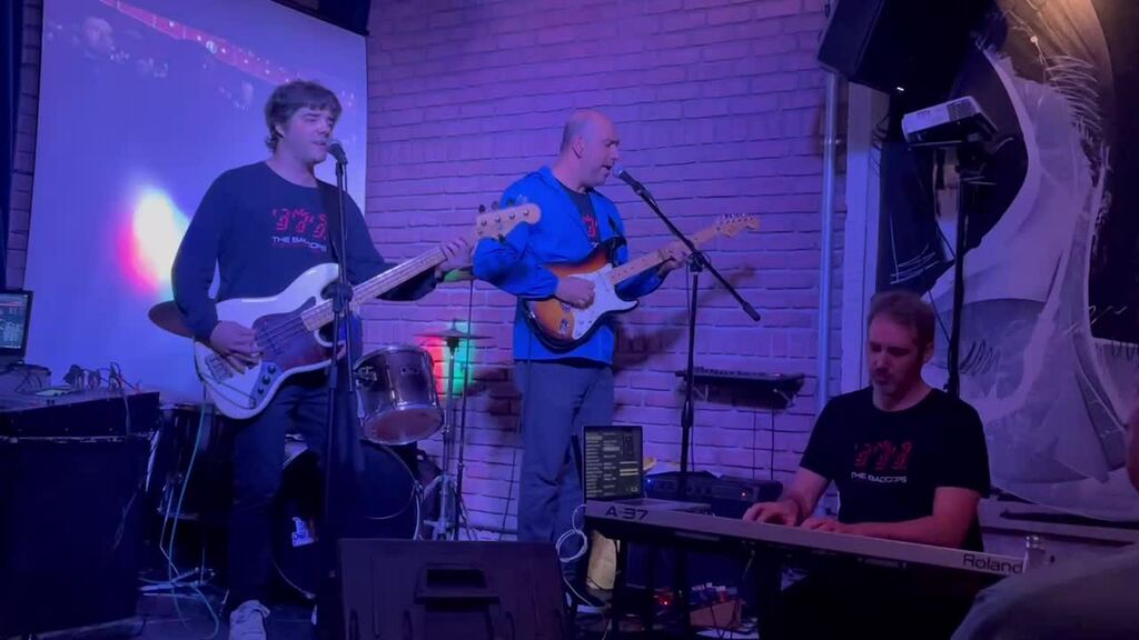 walking on the moon (2).MP4